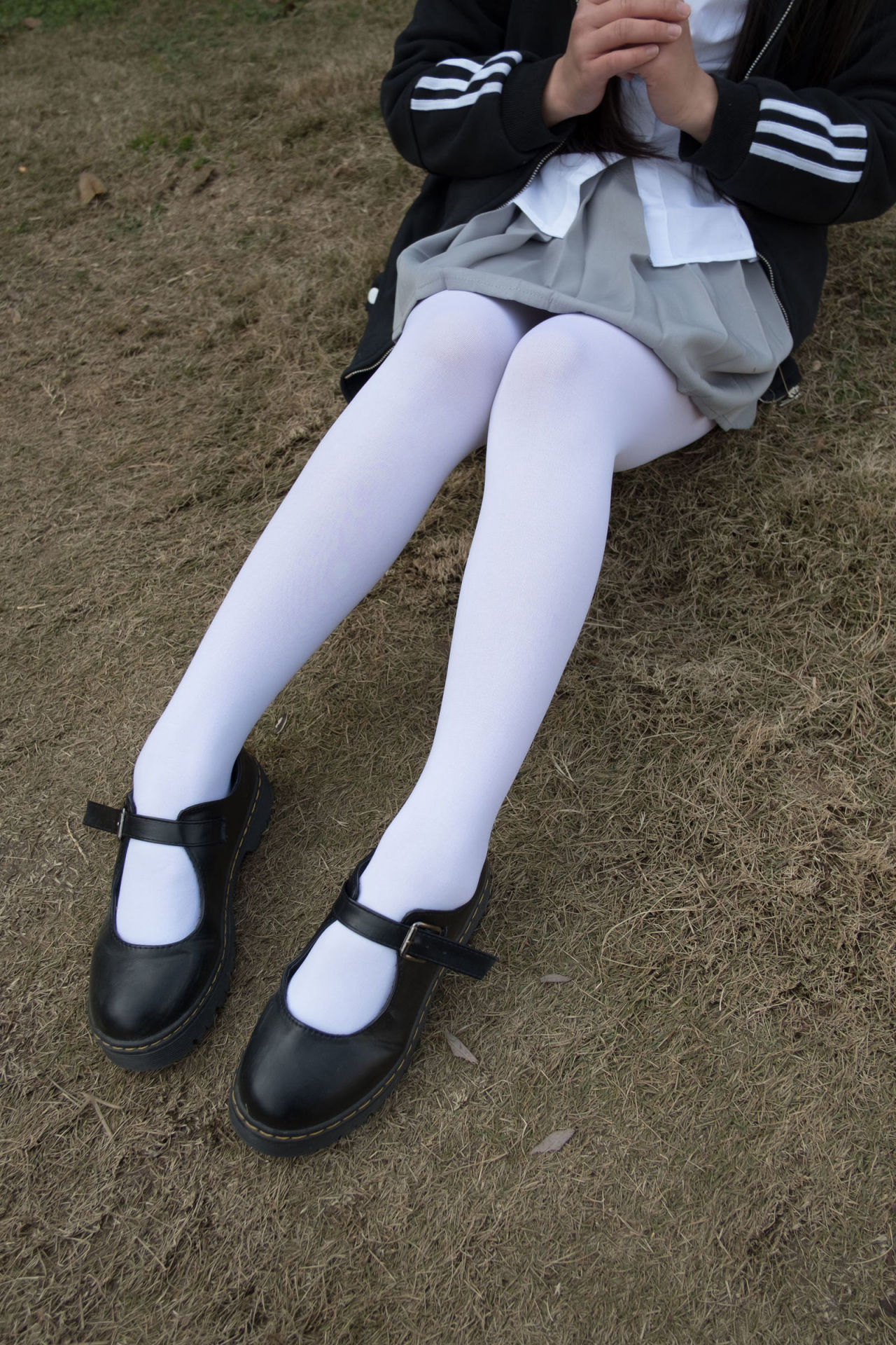 [森萝财团] BETA-012 户外丝足秀